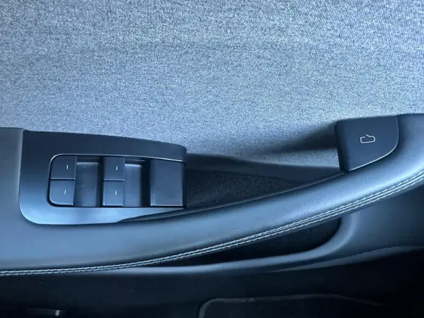 Tesla Model 3 Long Range RWD Business 20