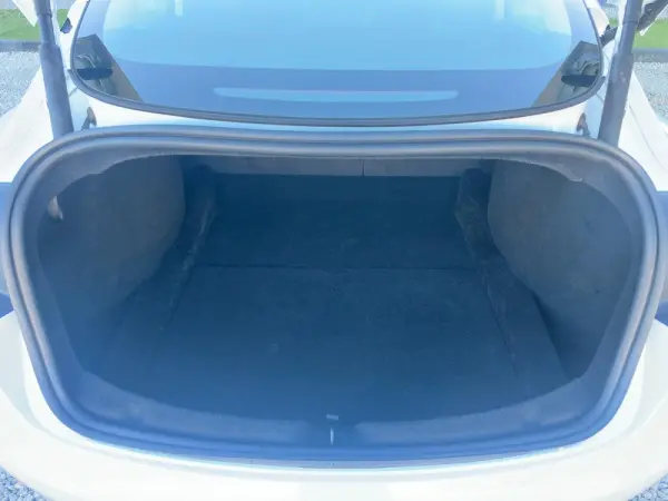 Tesla Model 3 Long Range RWD Business 21