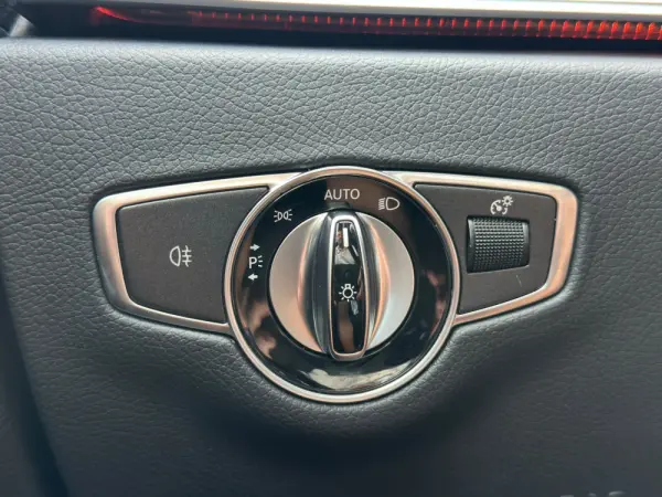 Mercedes-Benz E 300 de AMG Line 22