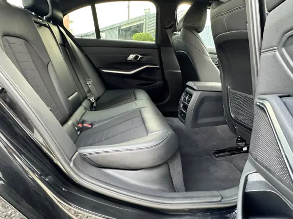 BMW 320 e Line Sport Auto 9