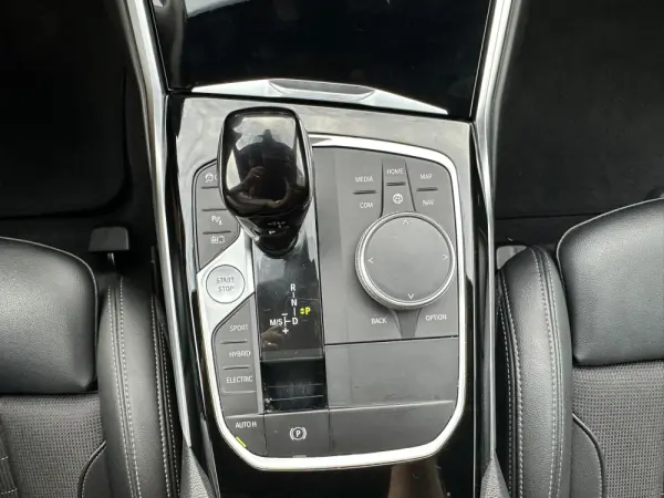 BMW 320 e Line Sport Auto 12