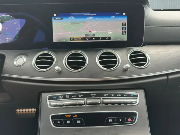 Mercedes-Benz E 300 de AMG Line 15