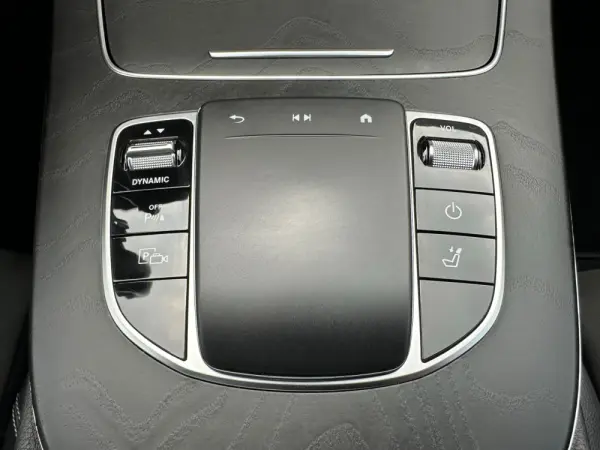 Mercedes-Benz E 300 de AMG Line 17