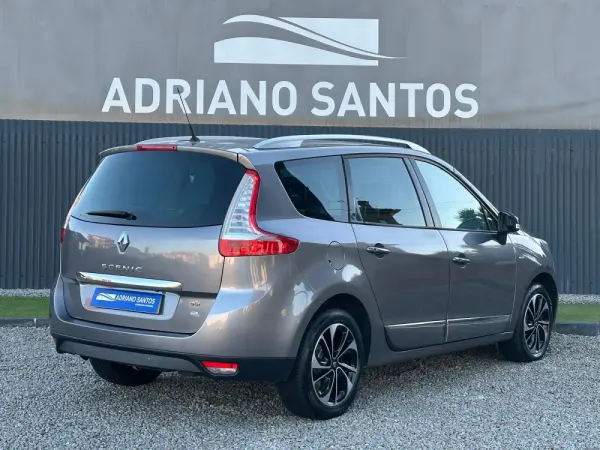 Renault Scénic 1.5 dCi Bose Edition SS 6