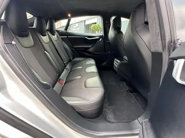 Tesla Model S Performance 9