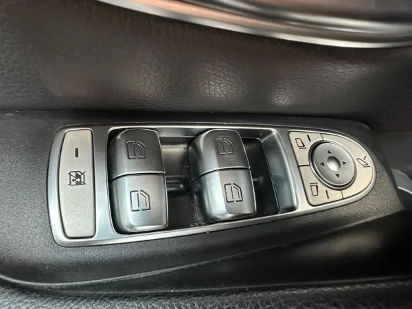 Mercedes-Benz E 300 de AMG Line 25
