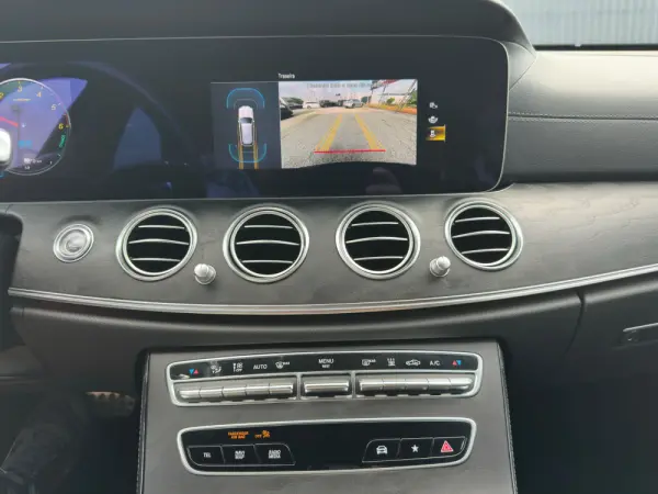 Mercedes-Benz E 300 de AMG Line 16
