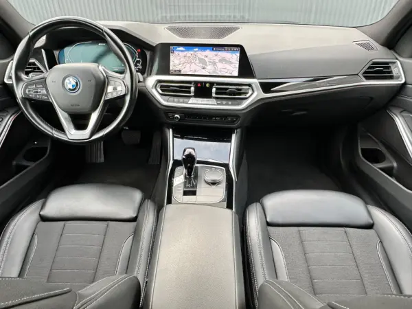 BMW 320 e Line Sport Auto 10