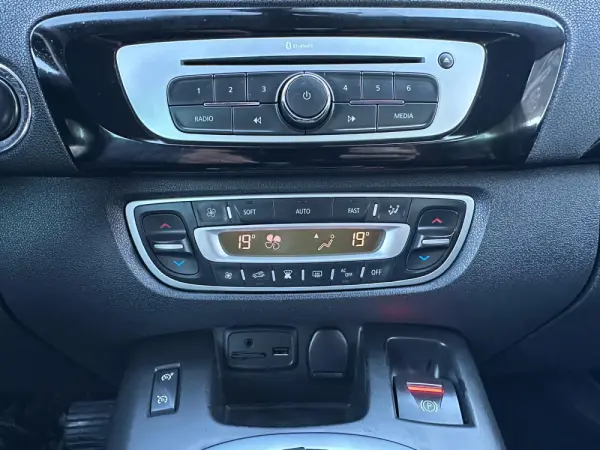 Renault Scénic 1.5 dCi Bose Edition SS 13