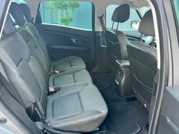 Renault Grand Scénic ENERGY dCi 110 EDC Business 9