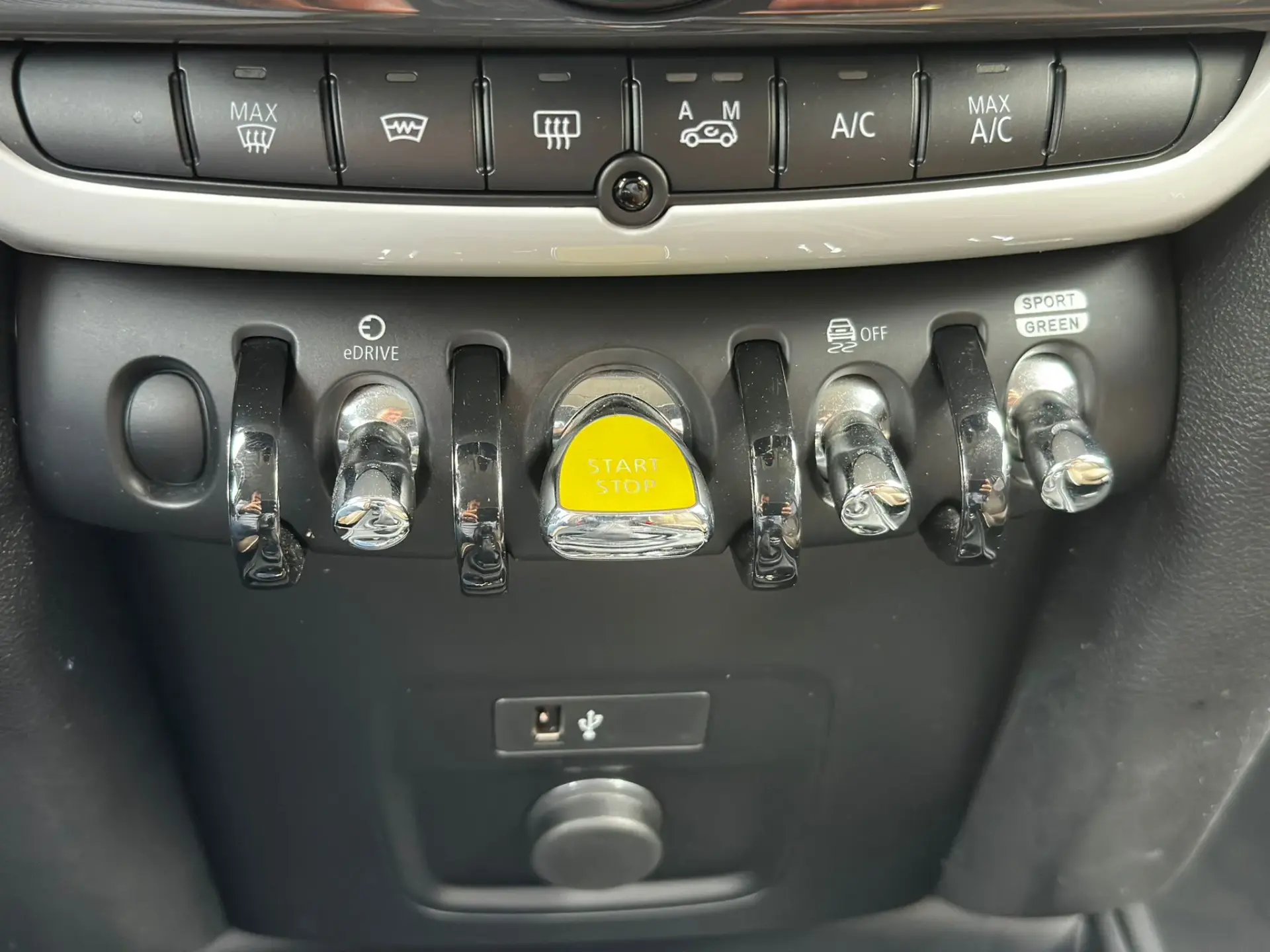 MINI Countryman Cooper SE ALL4 Auto 11