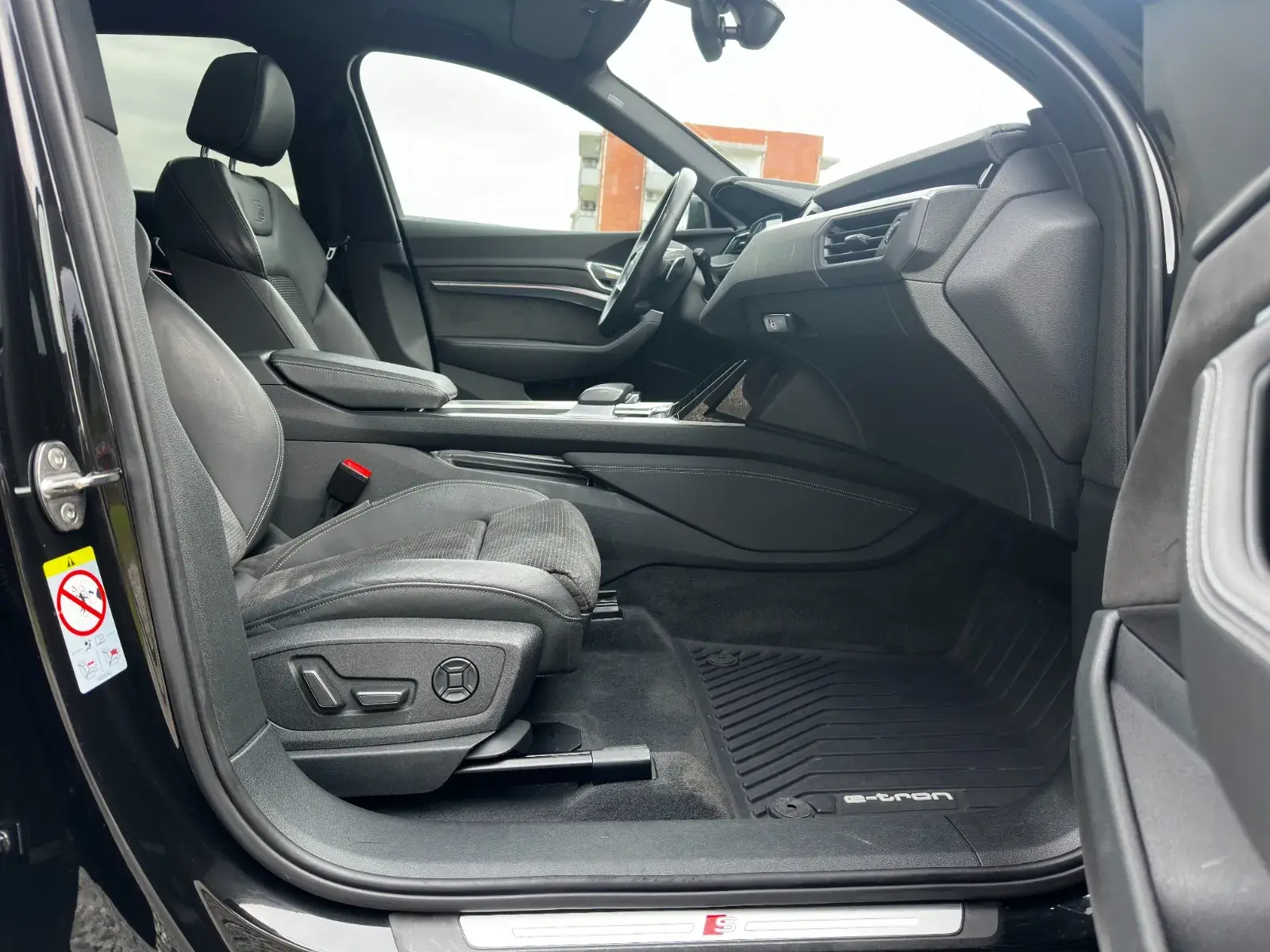 Audi e-tron 55 quattro 8