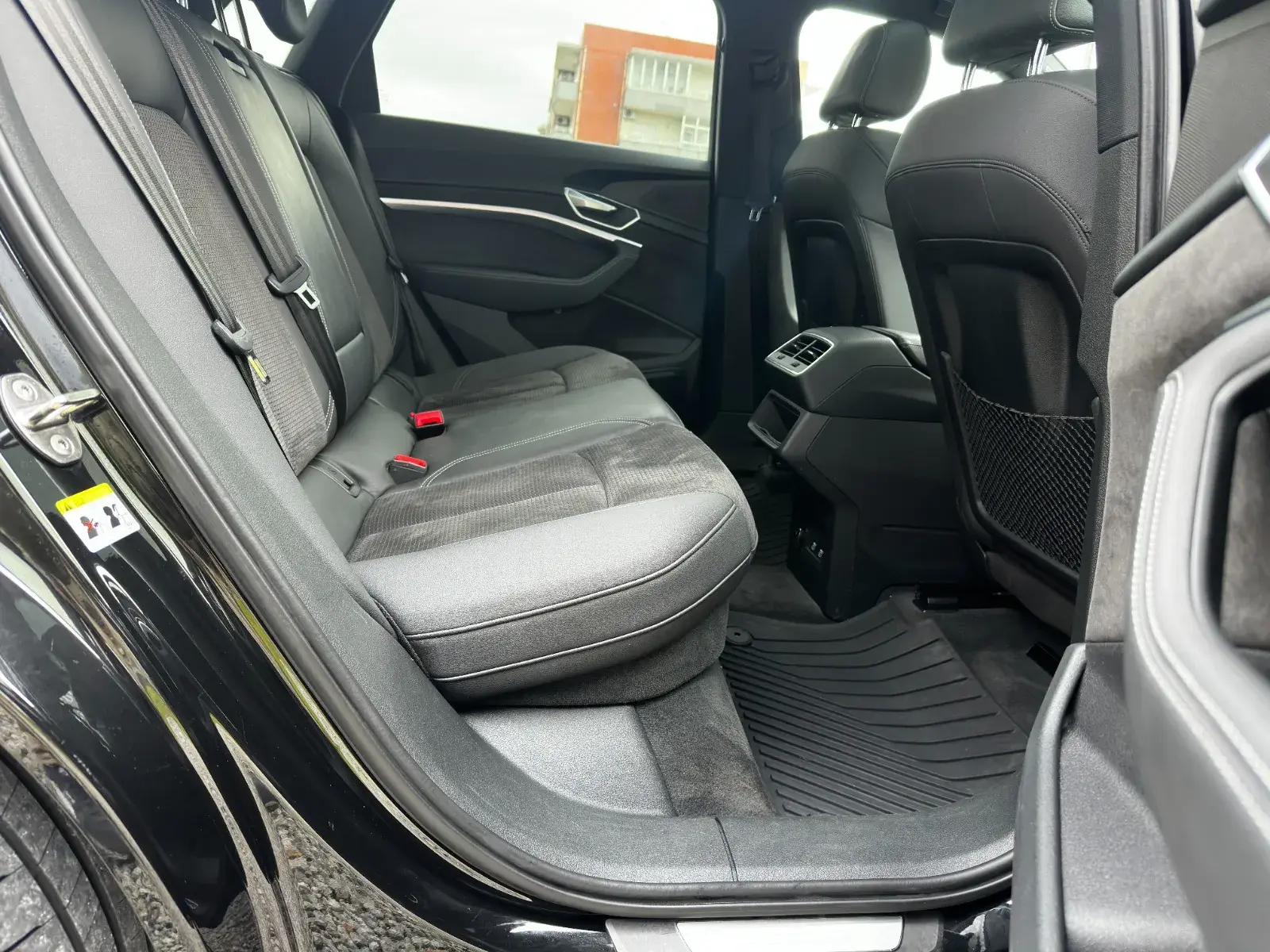 Audi e-tron 55 quattro 9