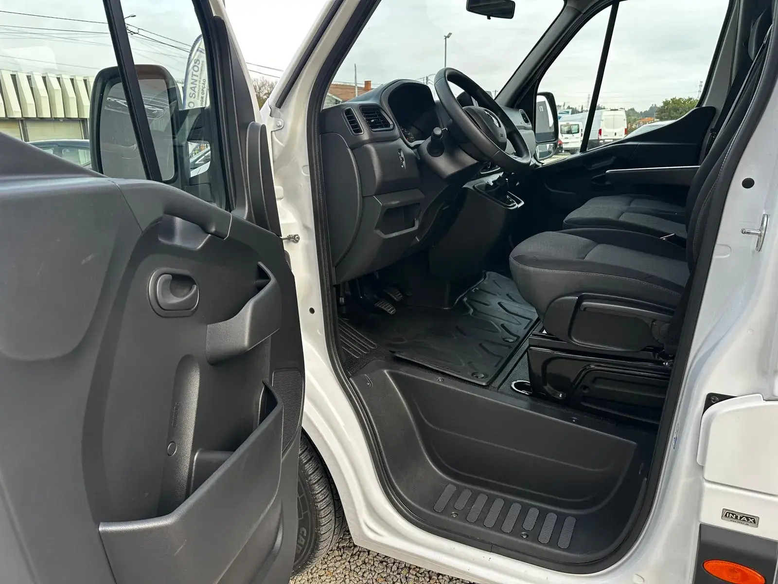 Renault Master L3H1 VA Base 8