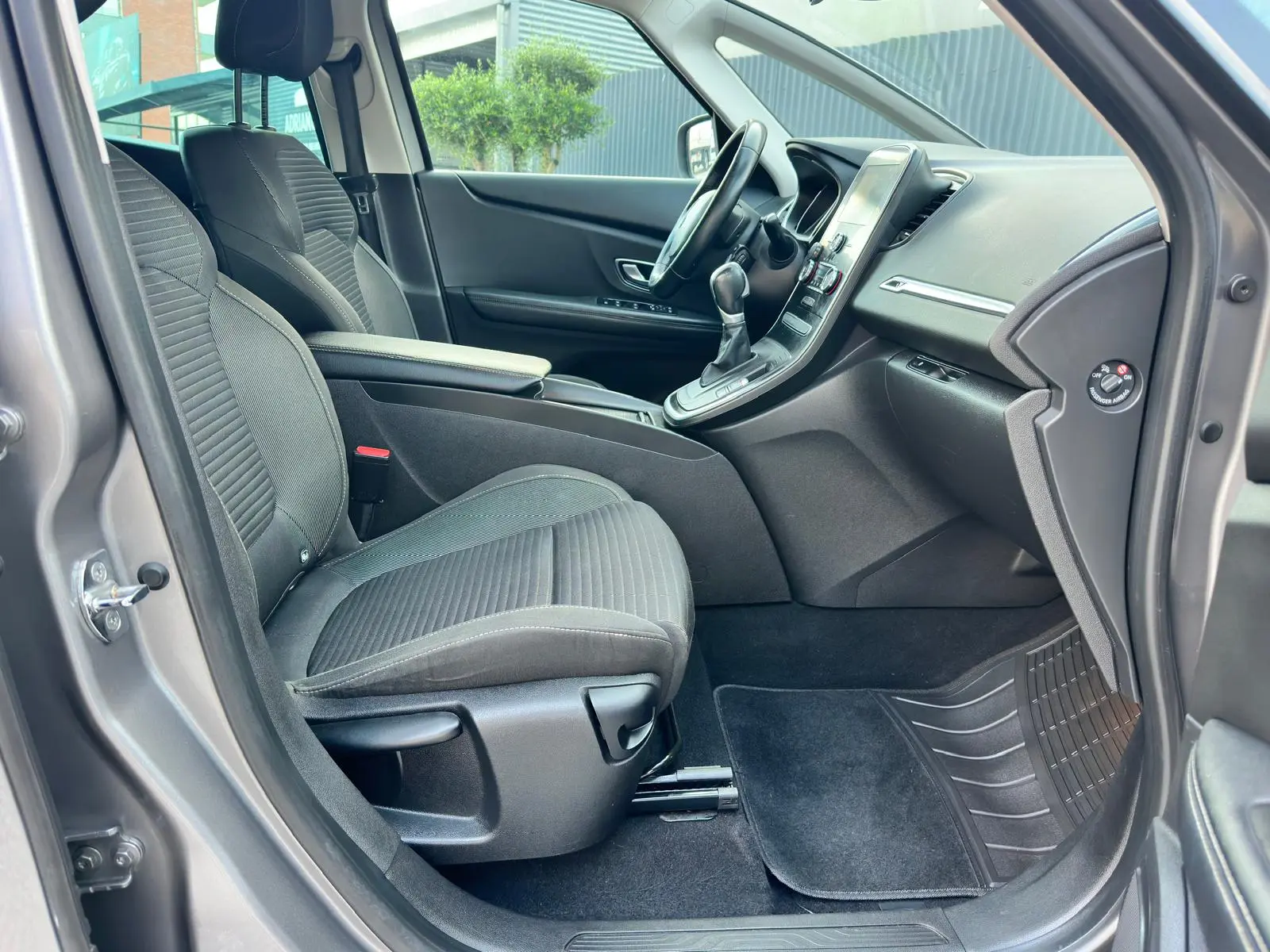 Renault Grand Scénic ENERGY dCi 110 EDC Business 8
