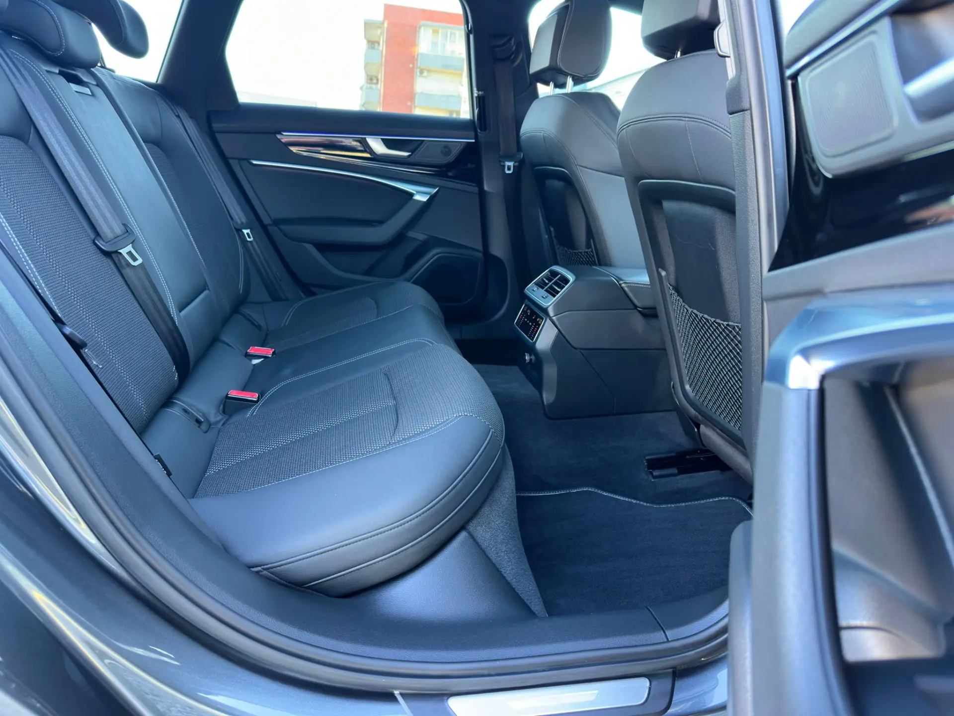 Audi A6 Avant 40 TDI S line S tronic 9