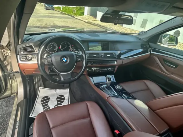 BMW 530 d Auto 258 cv 11