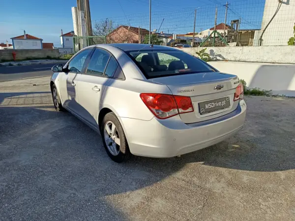 Chevrolet Cruze 1.6 LS 3