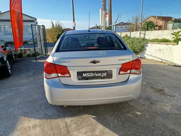 Chevrolet Cruze 1.6 LS 4