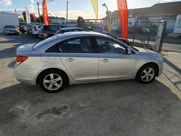 Chevrolet Cruze 1.6 LS 6