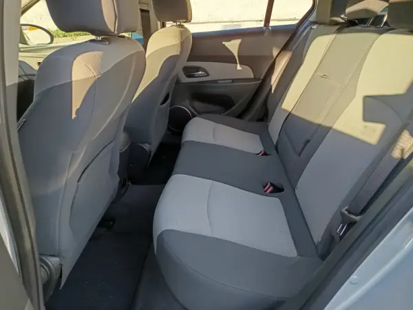 Chevrolet Cruze 1.6 LS 11