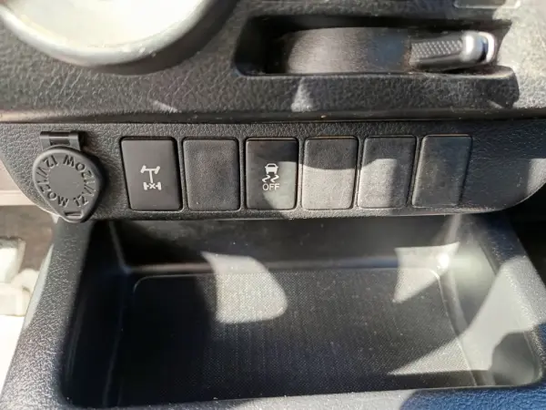 Toyota Hilux 2.4 D-4D 4WD Challenge 28