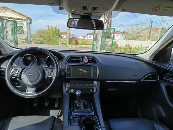 Jaguar F-Pace 2.0 i4D Prestige AWD 17