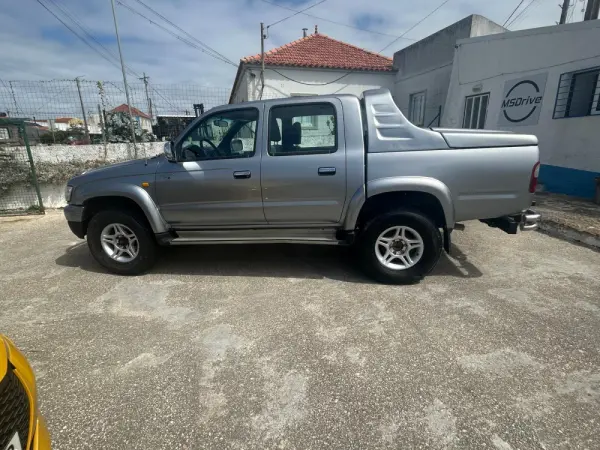Toyota Hilux 2.5 D4-D Tracker 9