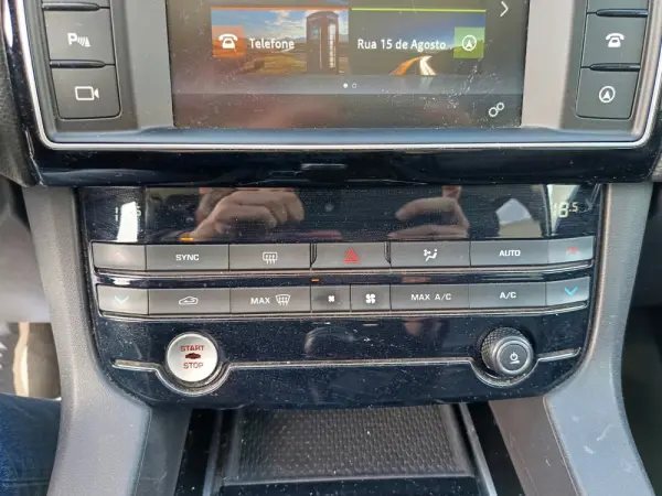 Jaguar F-Pace 2.0 i4D Prestige AWD 27