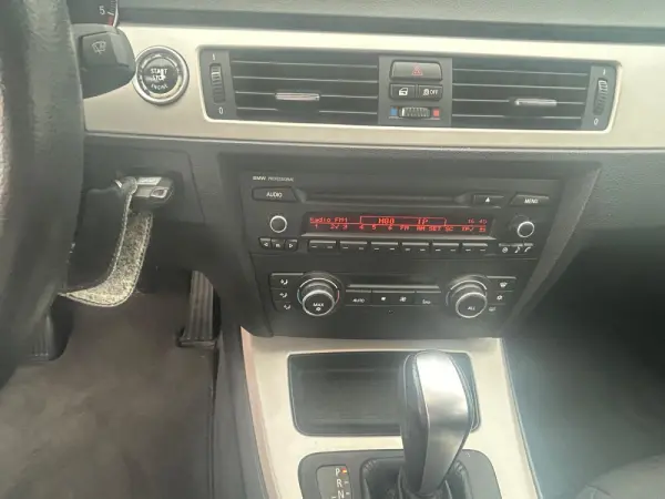 BMW 318 d Auto 14