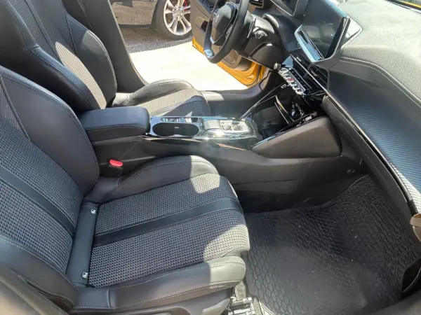 Peugeot 208 1.2 PureTech GT EAT8 14