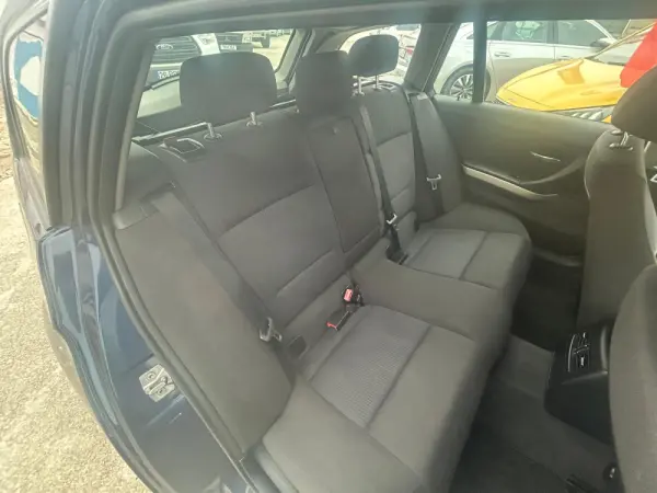 BMW 318 d Auto 12