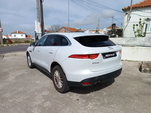 Jaguar F-Pace 2.0 i4D Prestige AWD 3