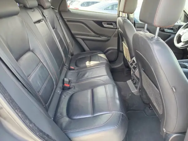 Jaguar F-Pace 2.0 i4D Prestige AWD 14