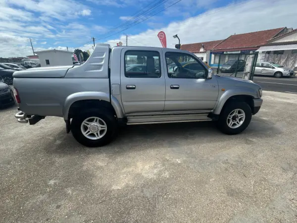 Toyota Hilux 2.5 D4-D Tracker 7
