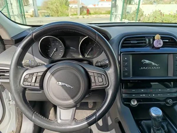 Jaguar F-Pace 2.0 i4D Prestige AWD 22