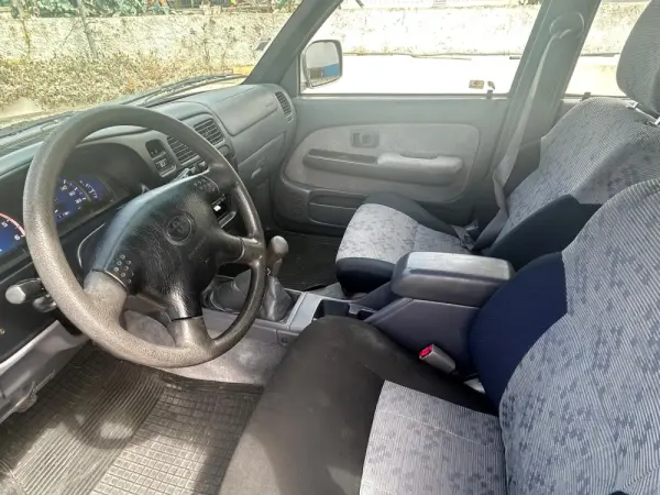 Toyota Hilux 2.5 D4-D Tracker 10