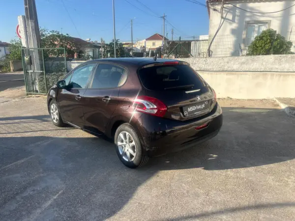 Peugeot 208 1.4 VTi Access 4