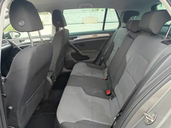 Volkswagen e-Golf AC/DC 11