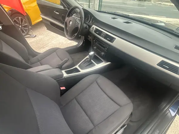 BMW 318 d Auto 23