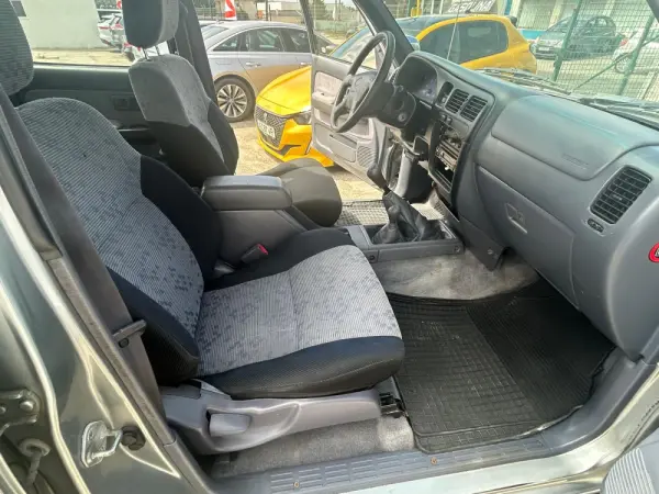 Toyota Hilux 2.5 D4-D Tracker 13