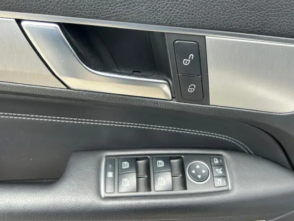 Mercedes-Benz E 220 BlueTEC Auto 20