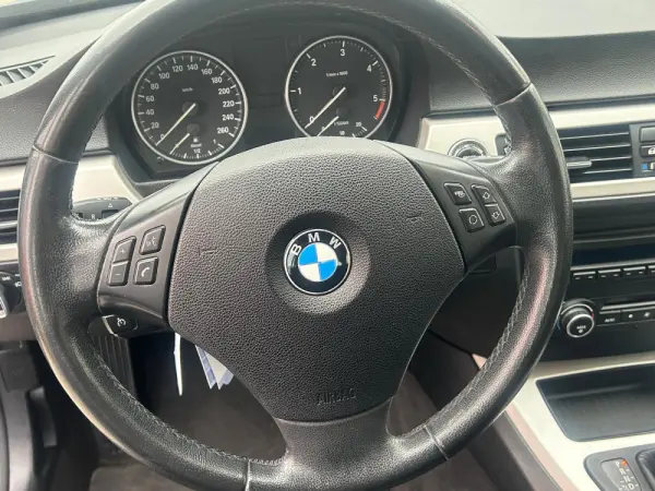 BMW 318 d Auto 21