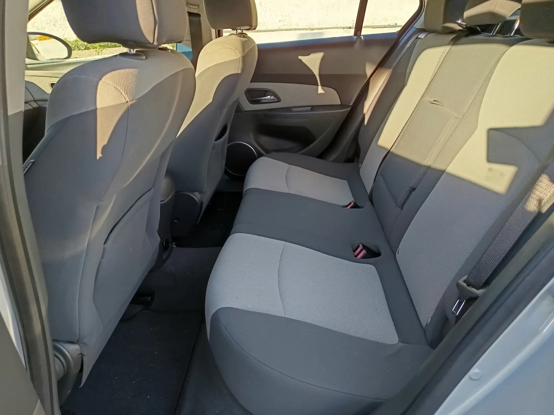 Chevrolet Cruze 1.6 LS 11