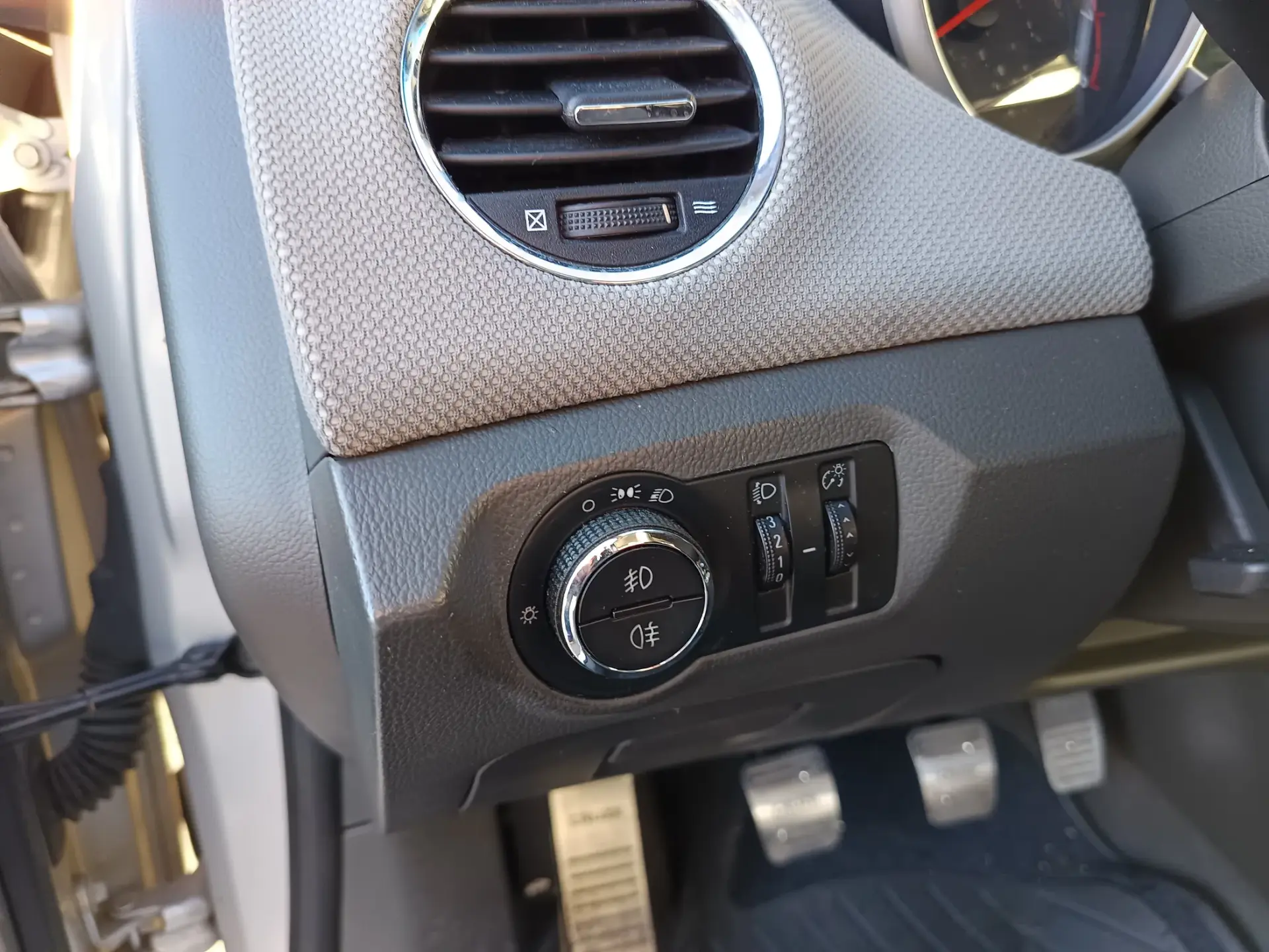 Chevrolet Cruze 1.6 LS 17