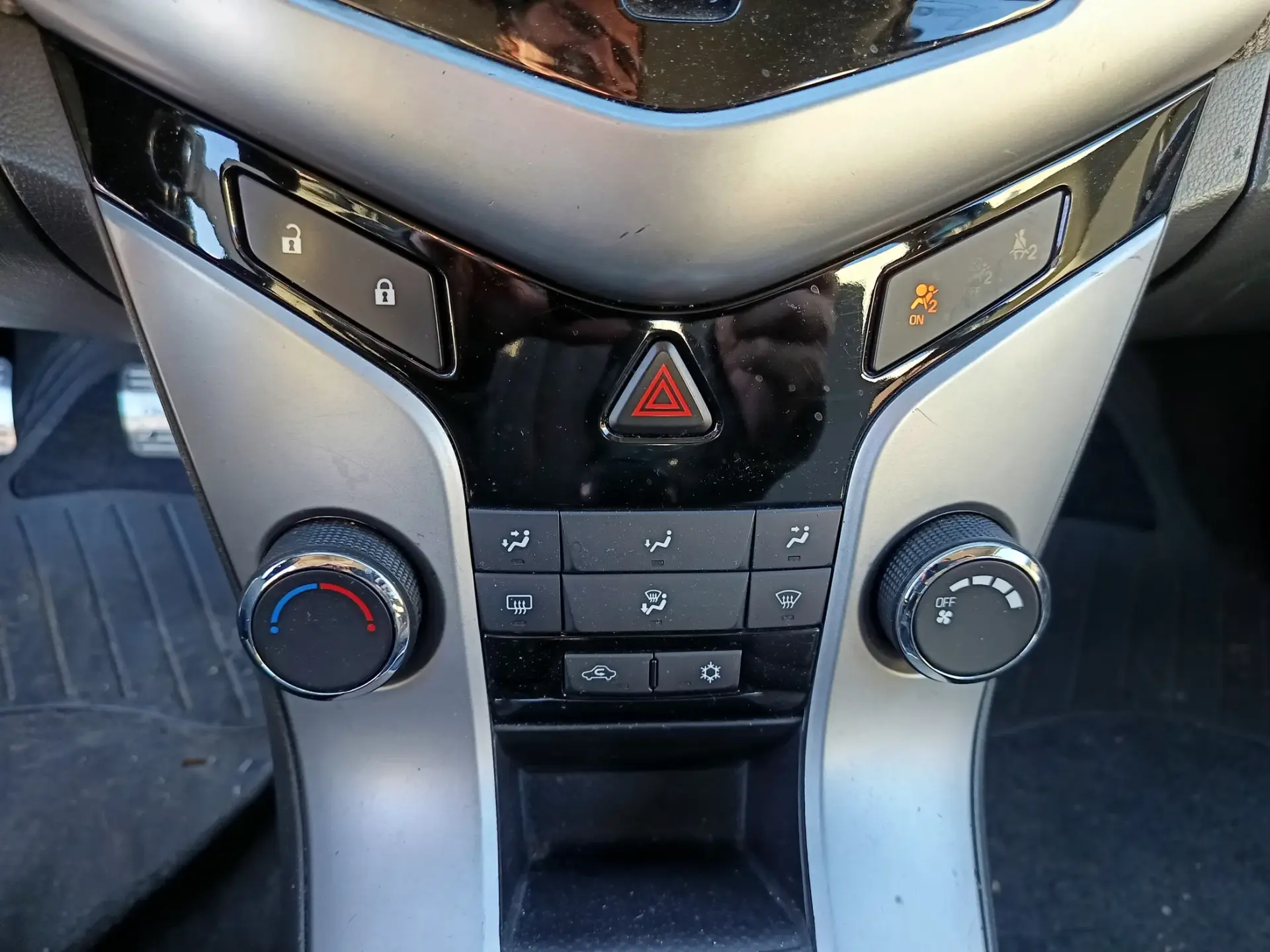 Chevrolet Cruze 1.6 LS 23