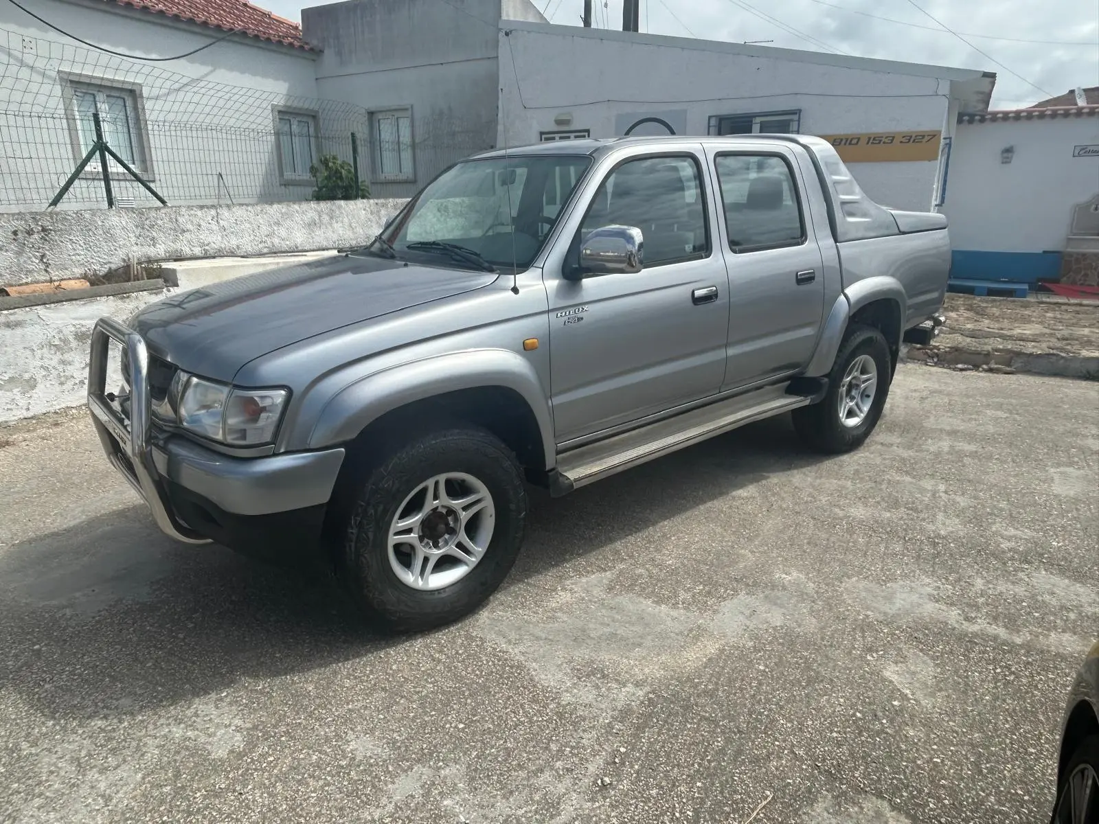 Toyota Hilux 2.5 D4-D Tracker 1