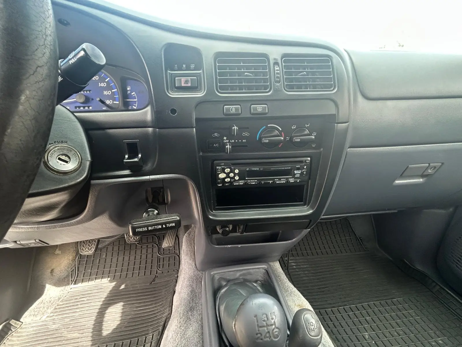 Toyota Hilux 2.5 D4-D Tracker 16