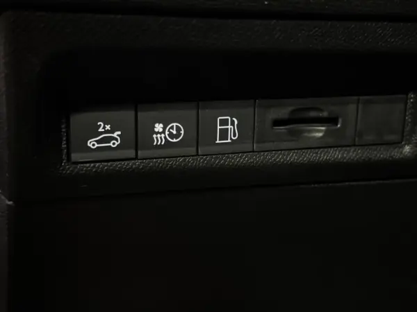 Peugeot 408 Plug-In Hybrid 225 e-EAT8 GT Exclusive 19