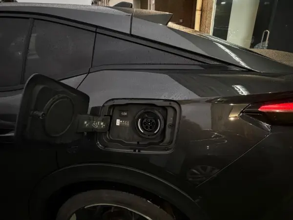 Peugeot 408 Plug-In Hybrid 225 e-EAT8 GT Exclusive 28